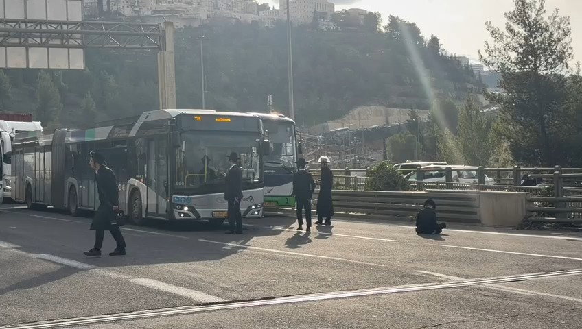 אוטובוס שנייה לפני דריסה בירושלים