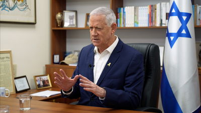 מסיר את החרם על נתניהו ומתנגד לממשלה הנשענת על החרדים או הערבים | ח"כ בני גנץ מדבר על הכל