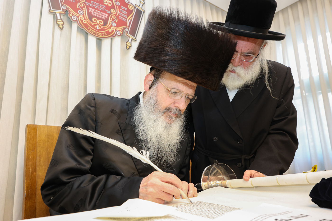 ר' מיכל שימנוביץ בכתיבת אותיות