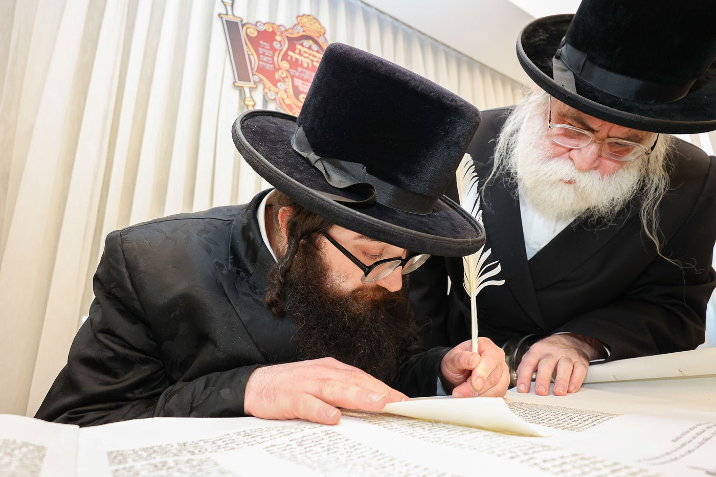 הכנסת ס"ת בויז'ניץ אלעד