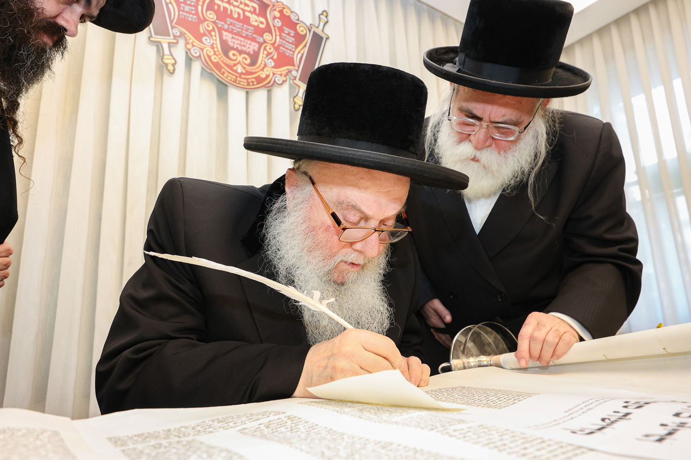 האדמו"ר מוואסלוי בכתיבת אותיות