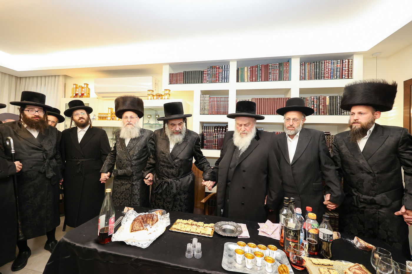 הכנסת ס"ת בויז'ניץ אלעד