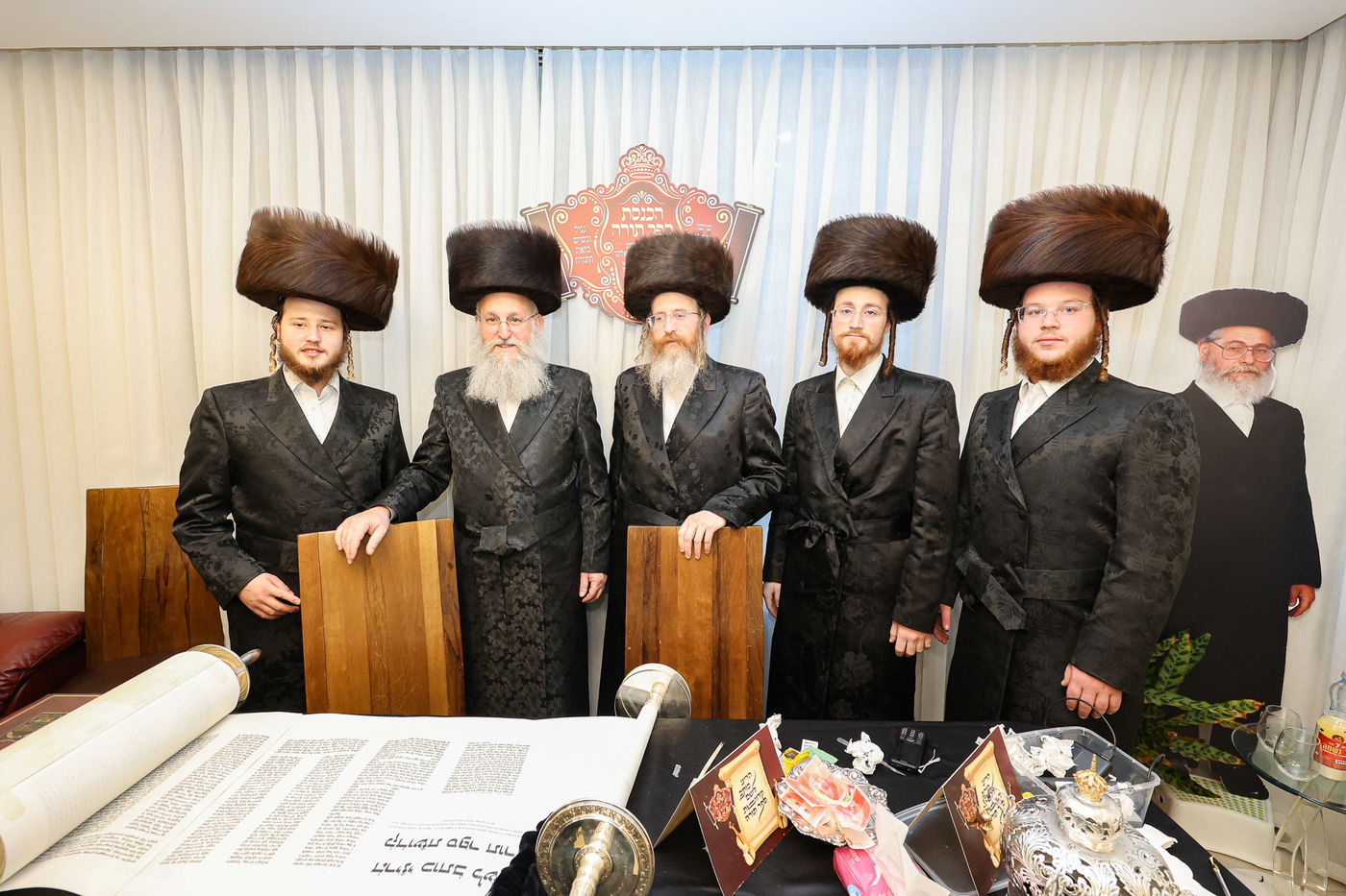 הכנסת ס"ת בויז'ניץ אלעד