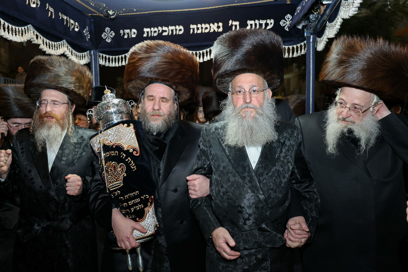 הכנסת ס"ת בויז'ניץ אלעד