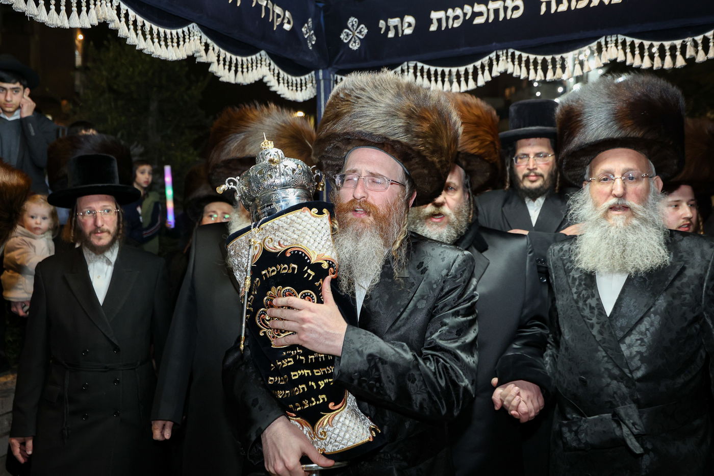 הכנסת ס"ת בויז'ניץ אלעד