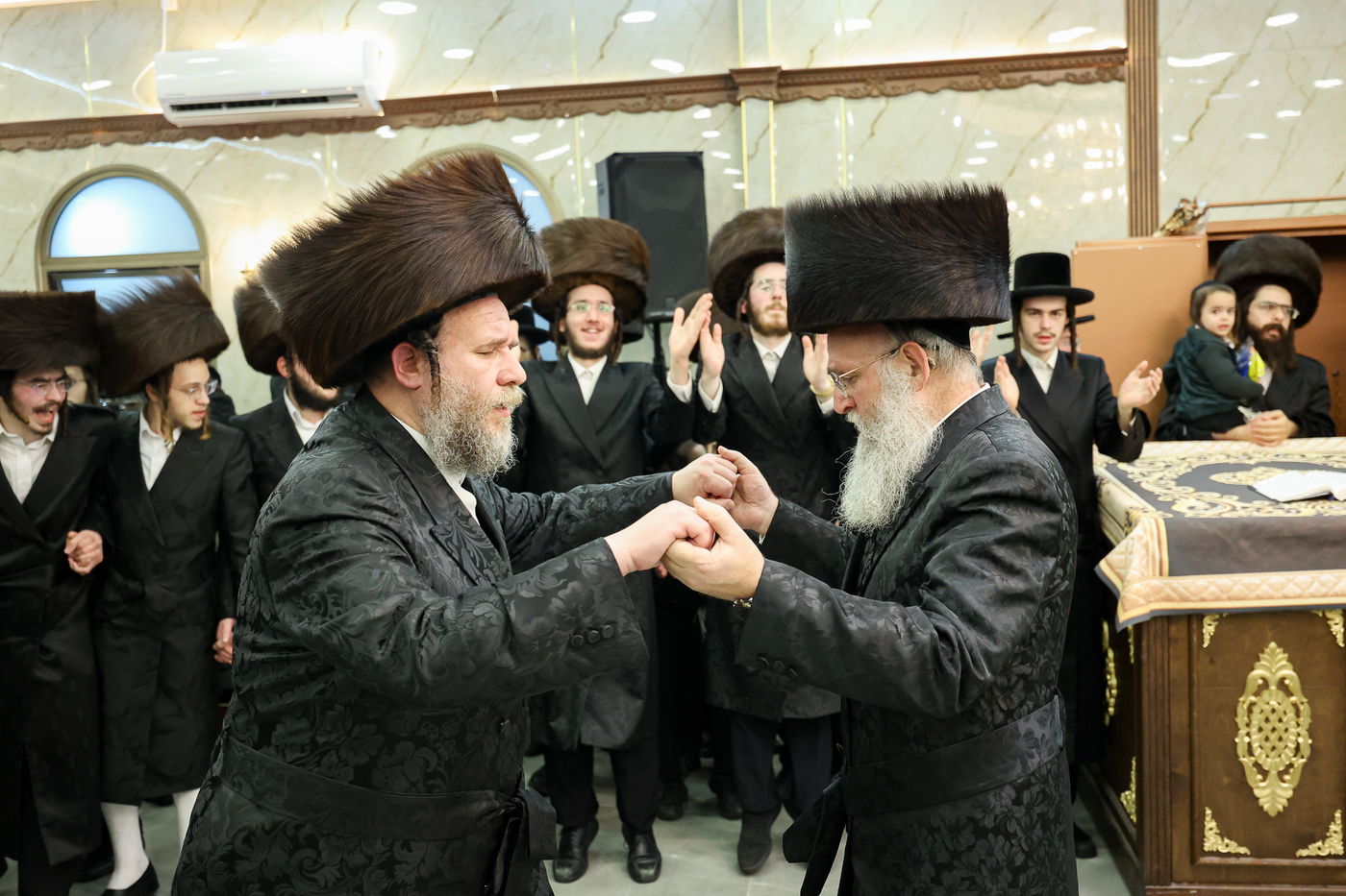 הכנסת ס"ת בויז'ניץ אלעד