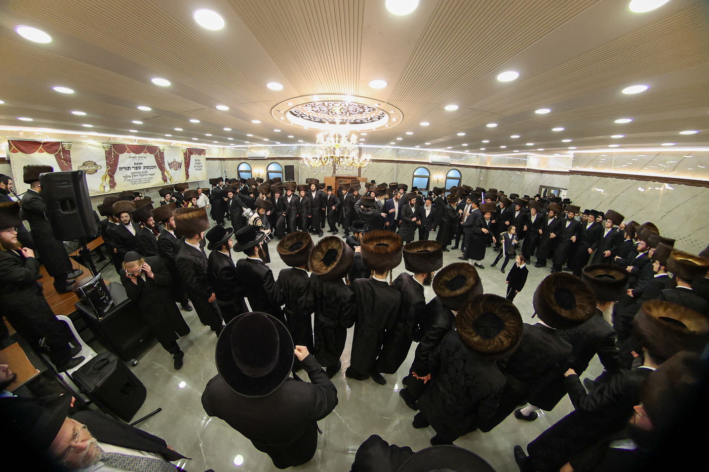 הכנסת ס"ת בויז'ניץ אלעד