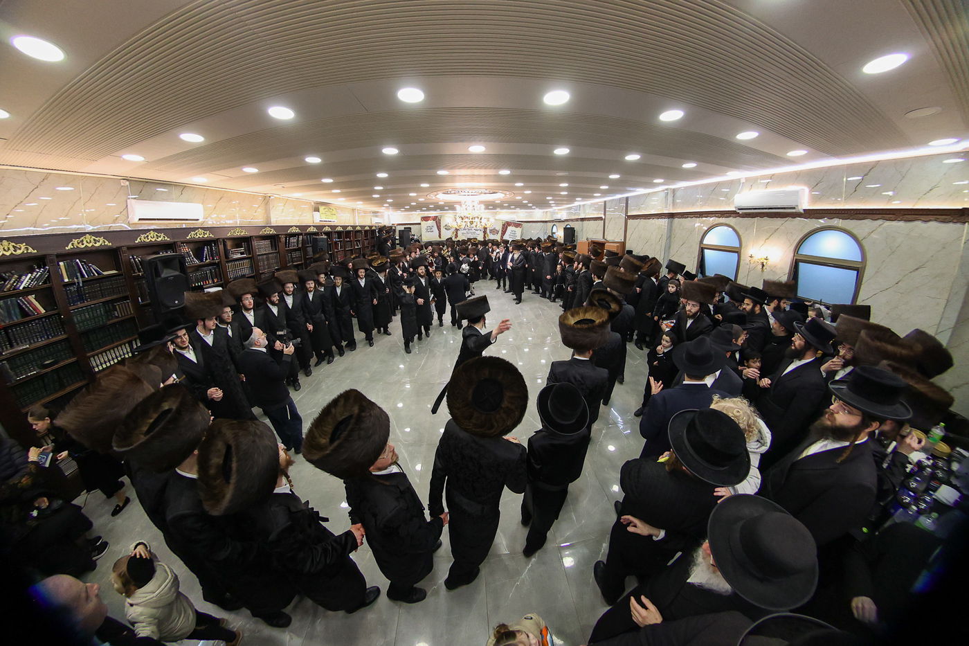 הכנסת ס"ת בויז'ניץ אלעד