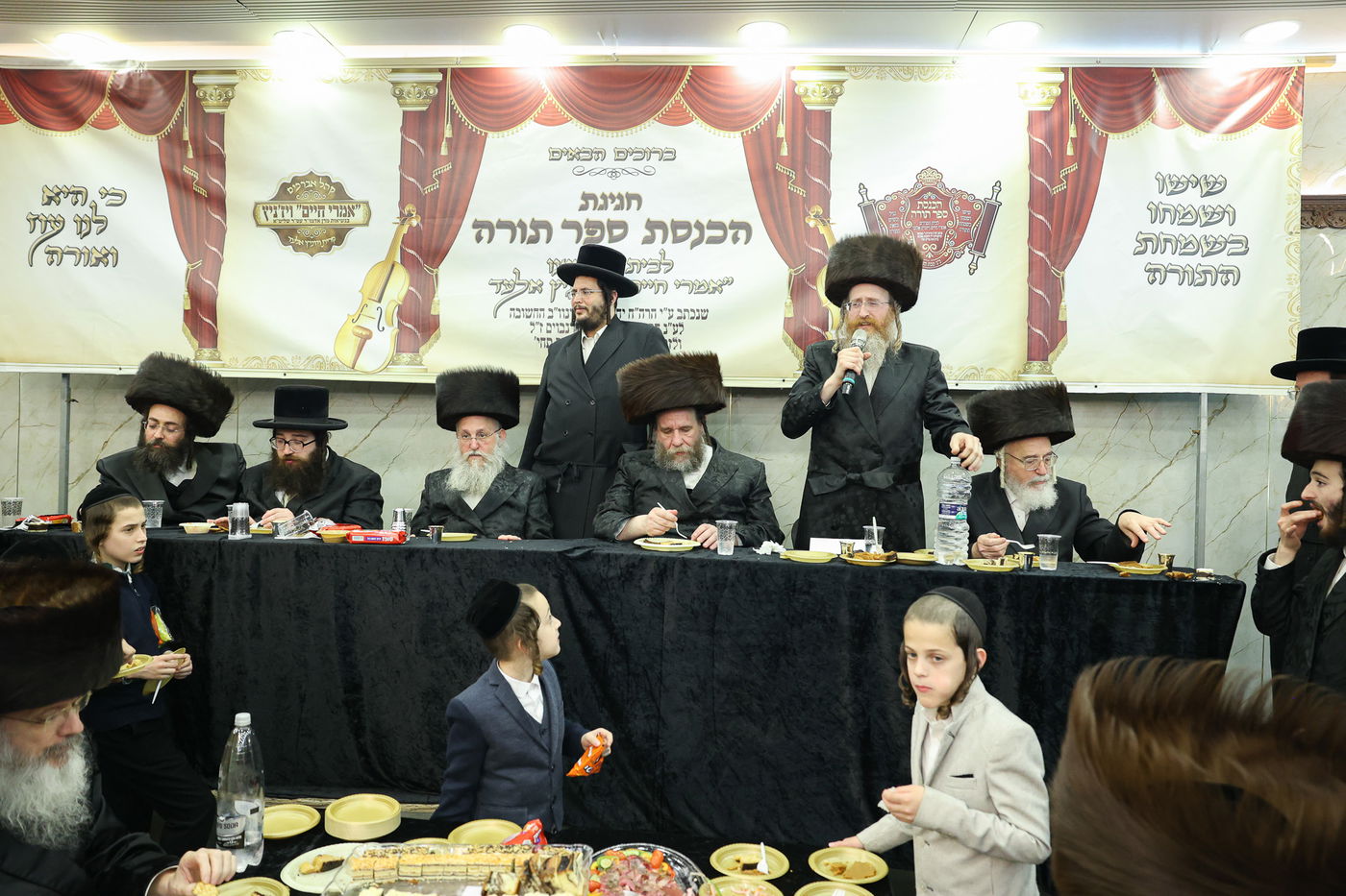 הכנסת ס"ת בויז'ניץ אלעד