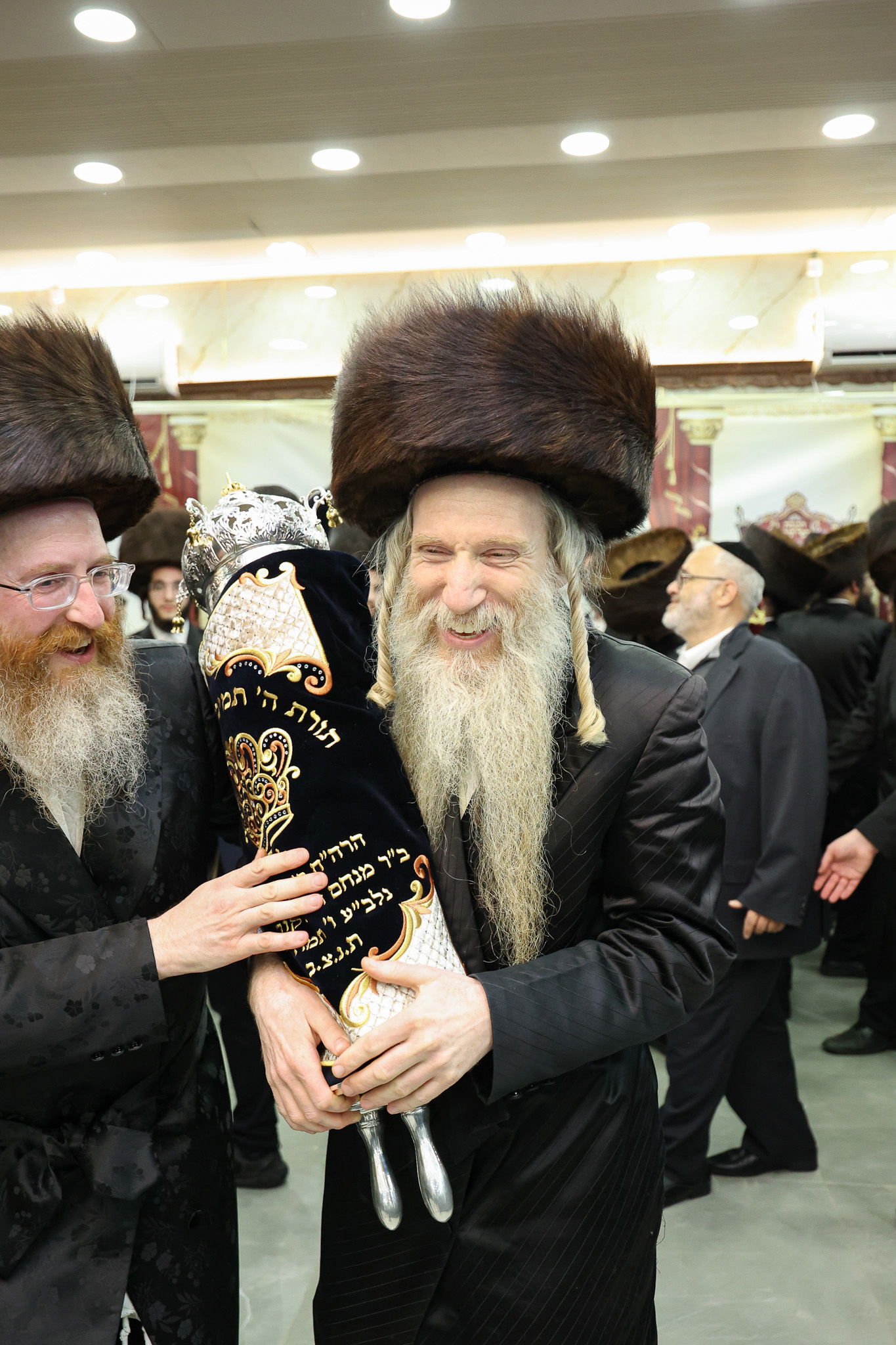 הכנסת ס"ת בויז'ניץ אלעד