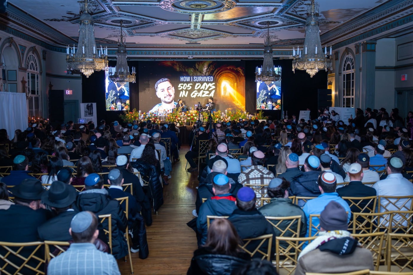 צפו: כששורד השבי הכריז 'שמע ישראל' בהתרגשות עם אלף צעירים יהודים