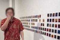 הסטודנט אוכל את היצירות