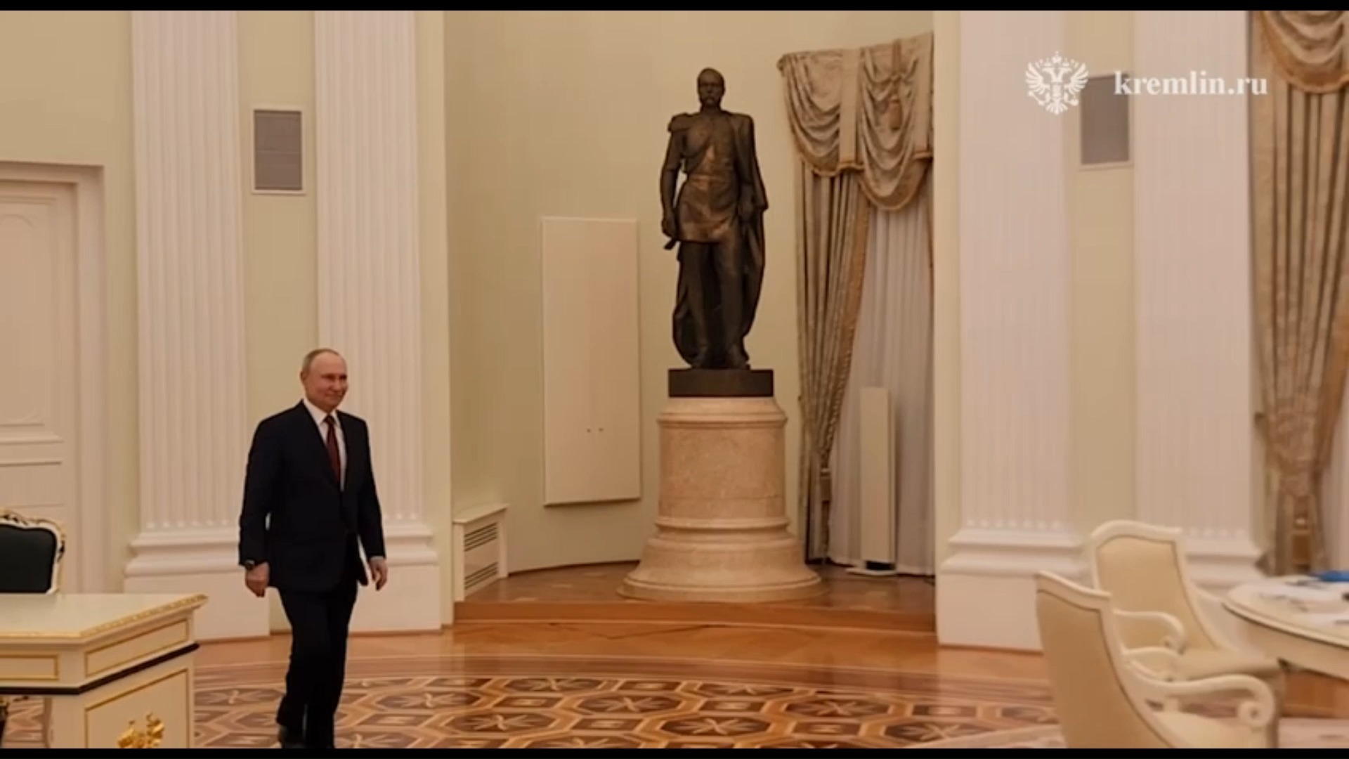 המפגש בין שליחי טראמפ לפוטין