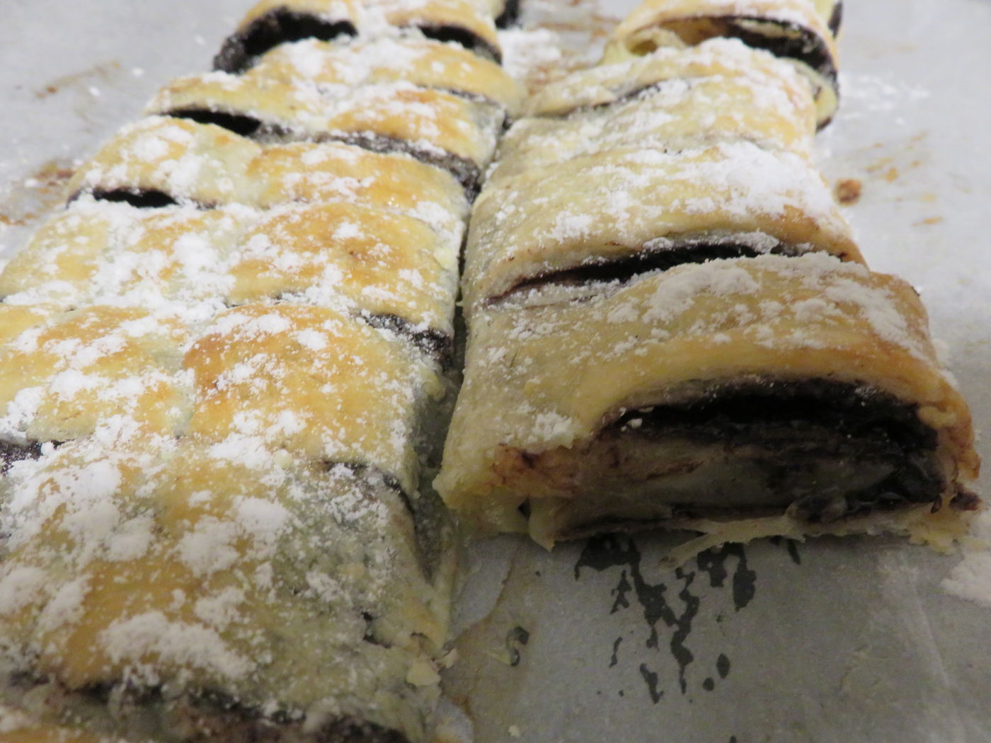 וניל משכר, שוקולד נמס ובצק פריך: המאפה שאי אפשר להפסיק לחתוך