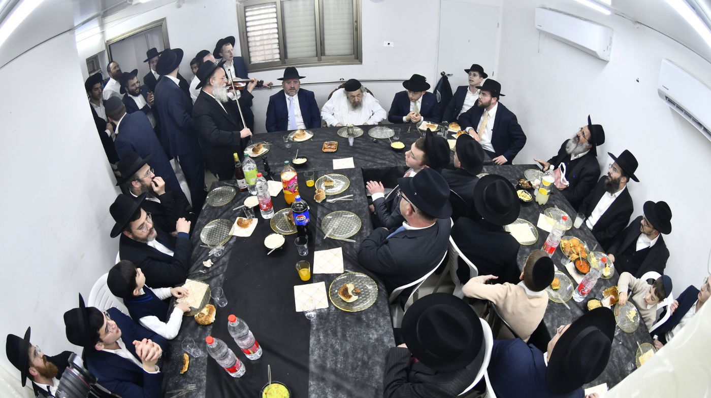 שמחת השבע ברכות במעונו של הגר"ד לנדאו