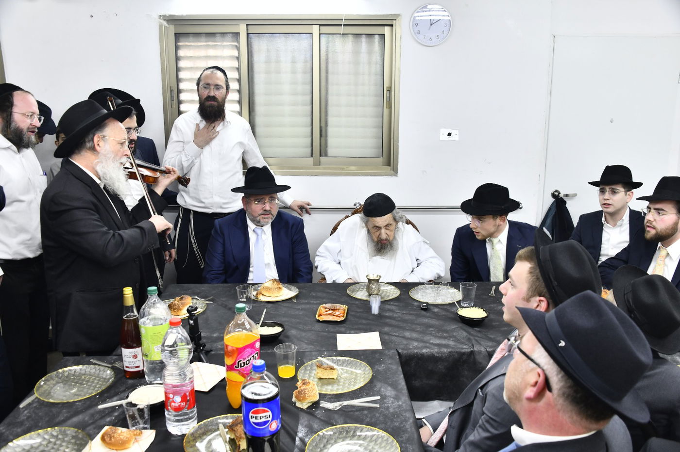 שמחת השבע ברכות במעונו של הגר"ד לנדאו