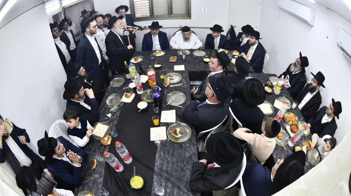 שמחת השבע ברכות במעונו של הגר"ד לנדאו