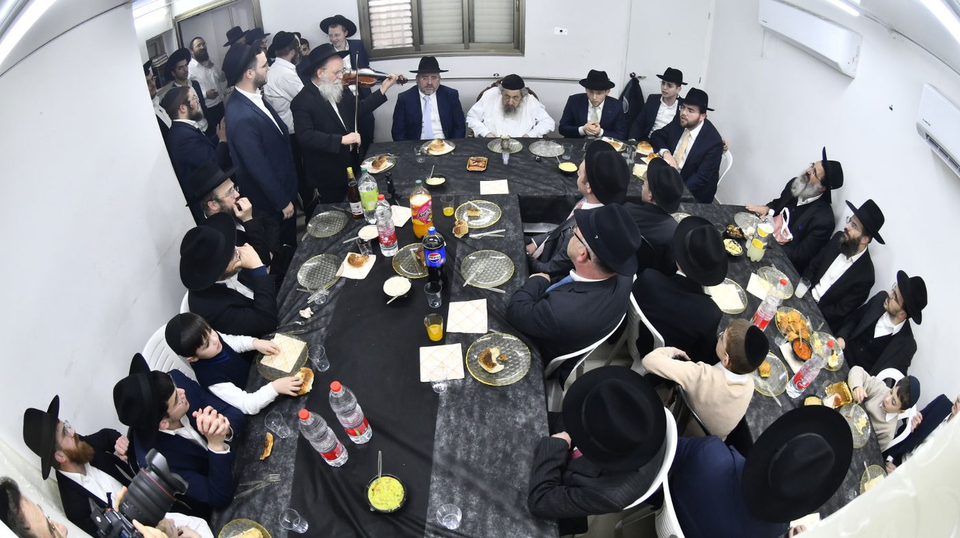 שמחת השבע ברכות במעונו של הגר"ד לנדאו