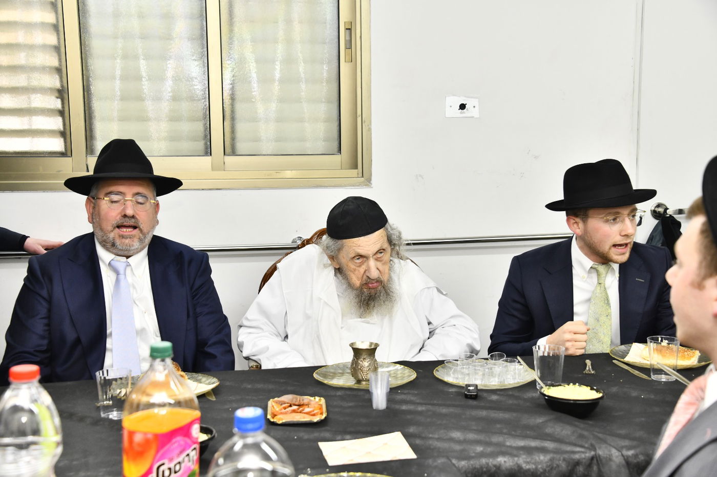 שמחת השבע ברכות במעונו של הגר"ד לנדאו