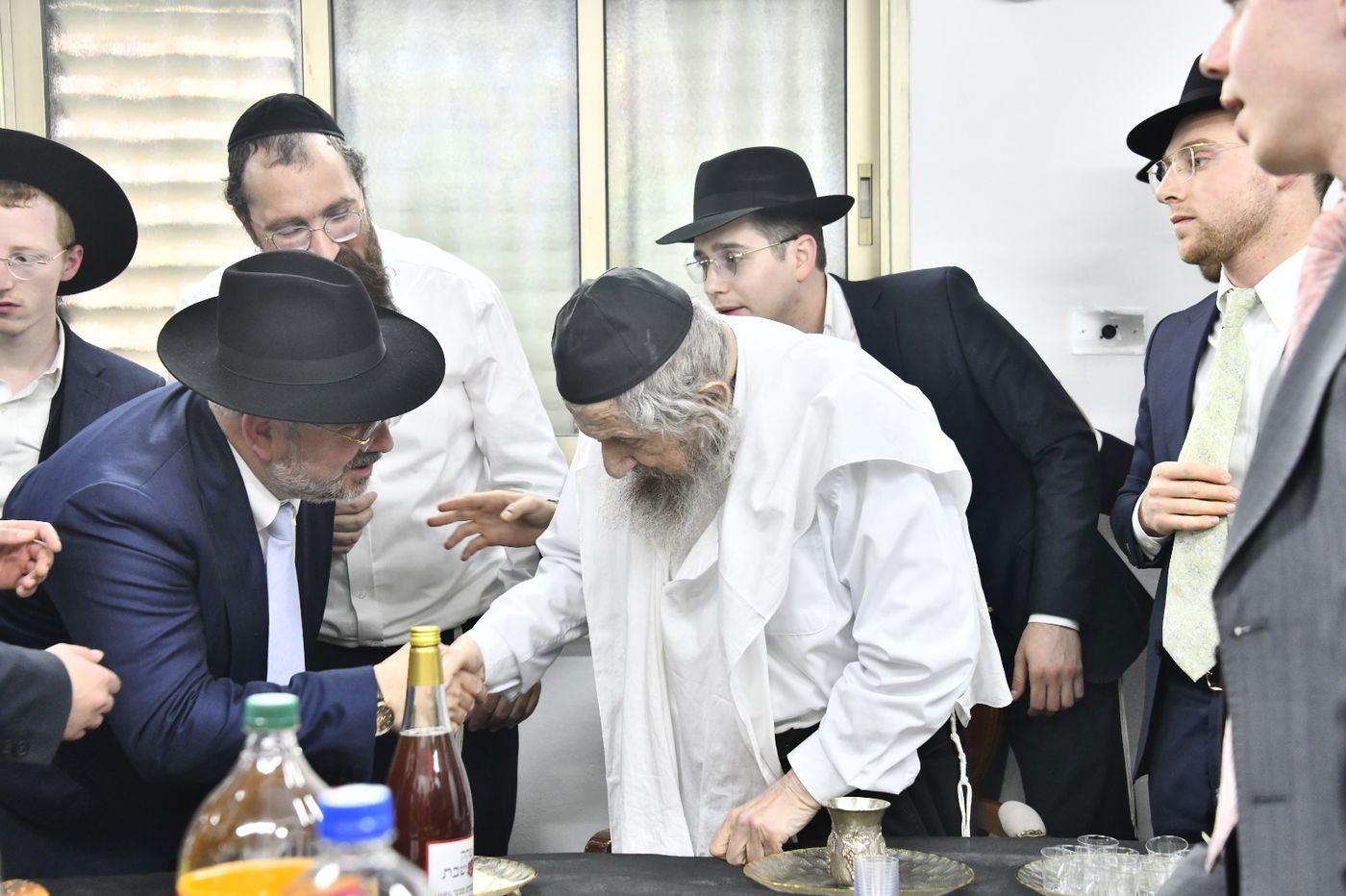 שמחת השבע ברכות במעונו של הגר"ד לנדאו