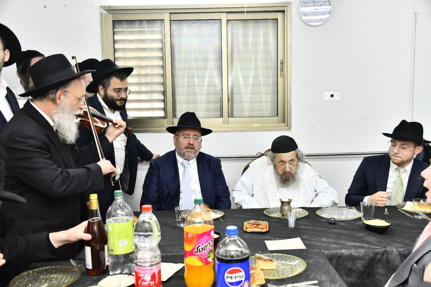 שמחת השבע ברכות במעונו של הגר"ד לנדאו