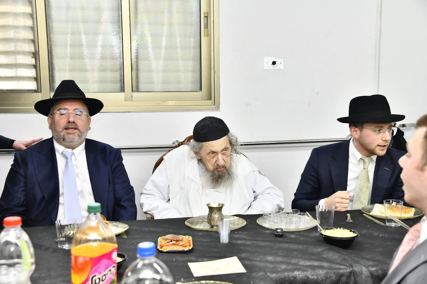 שמחת השבע ברכות במעונו של הגר"ד לנדאו