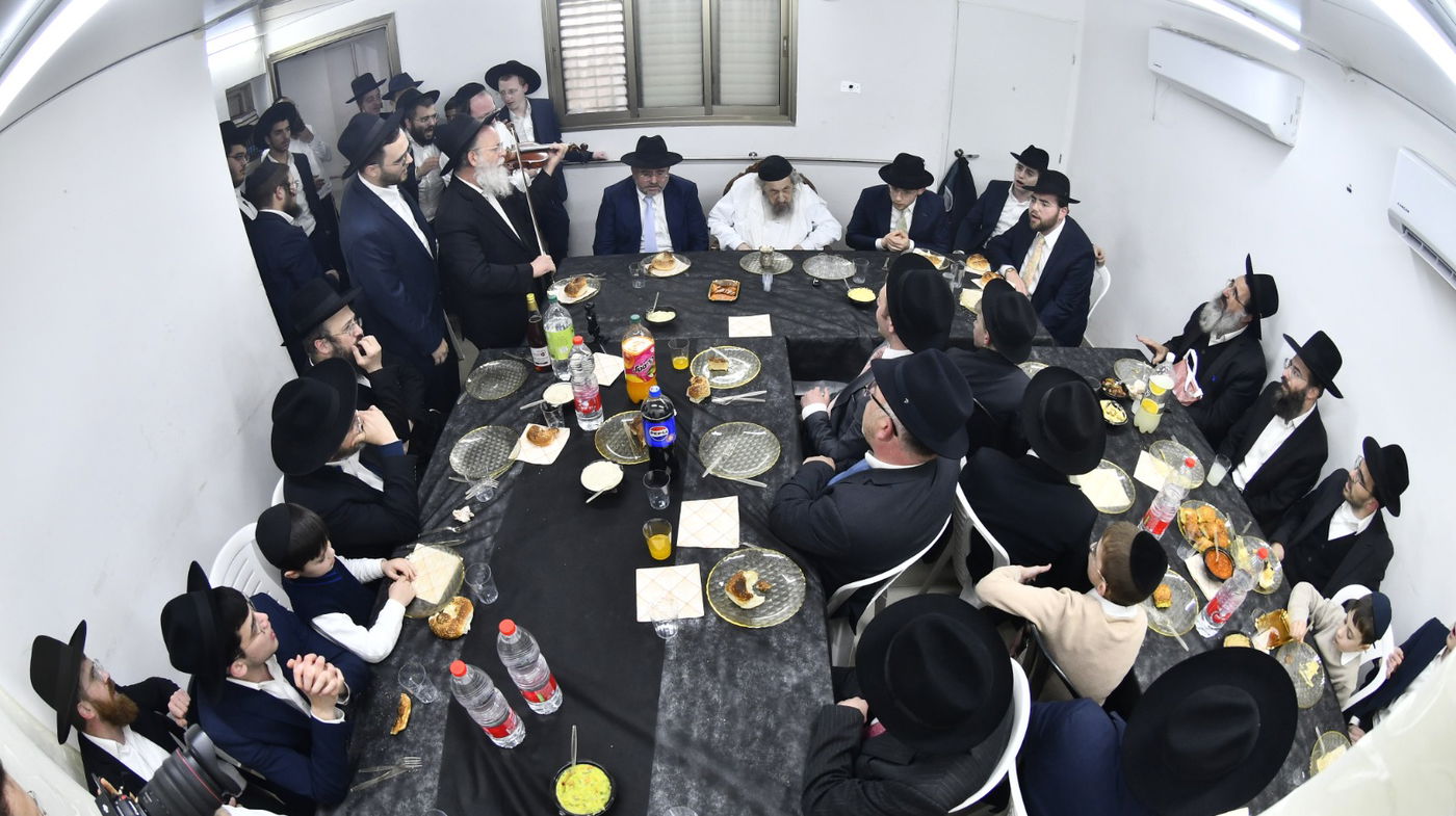 שמחת השבע ברכות במעונו של הגר"ד לנדאו