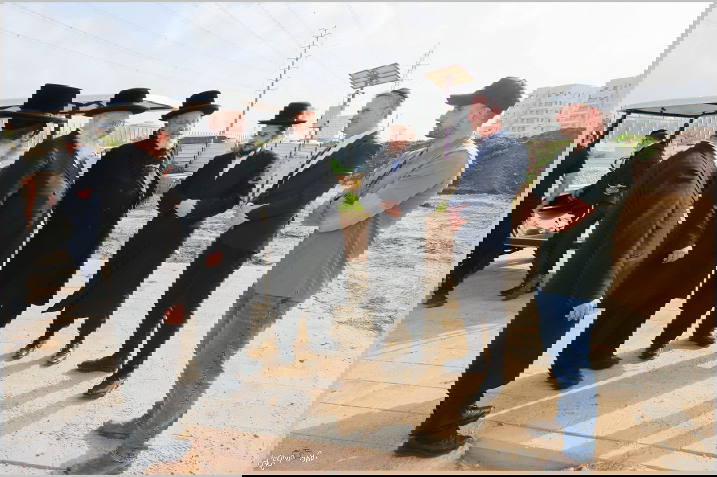 רבני בני ברק בסיור בפארק הענק בצפון העיר להקמת קו עירוב שבת