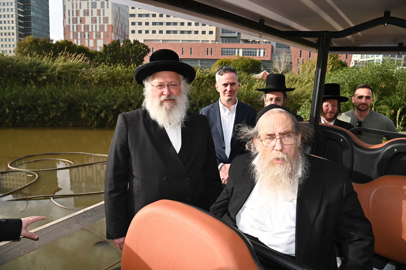 רבני בני ברק בסיור בפארק הענק בצפון העיר להקמת קו עירוב שבת