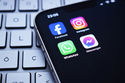 מנויים בתשלום. הרשתות של מטא