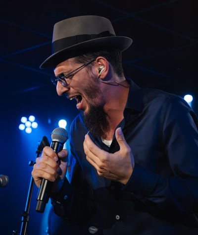 מנחם שוקרון בסינגל חדש: "שירת העשבים 2026"