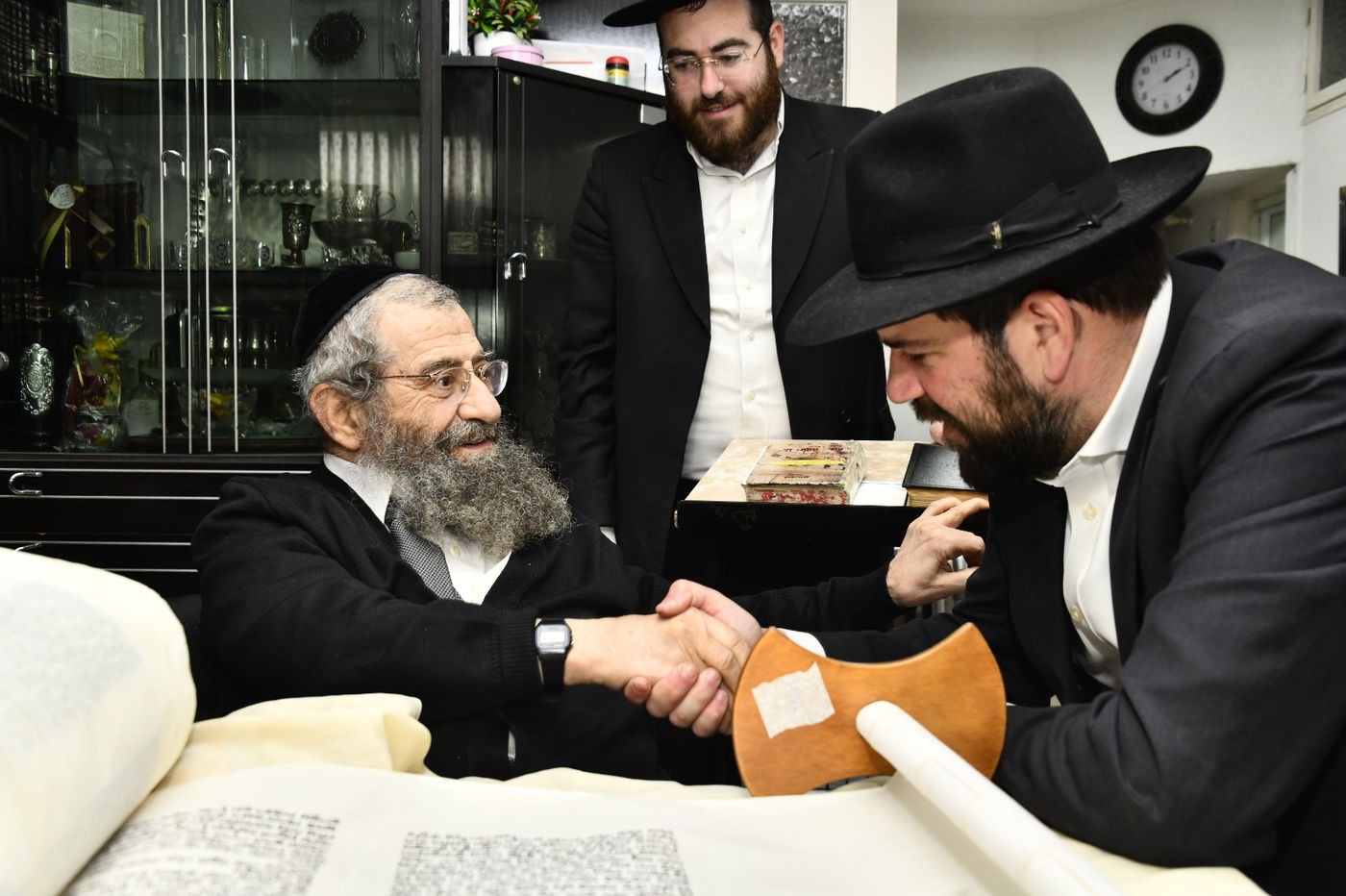 הכנסת ס"ת לחניכי הישיבות בטלז סטון