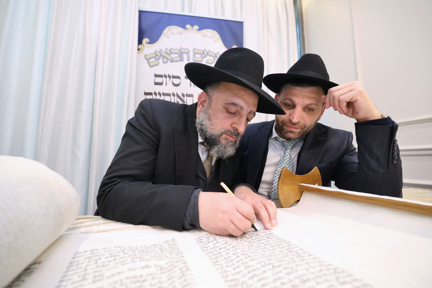 הכנסת ס"ת לחניכי הישיבות בטלז סטון