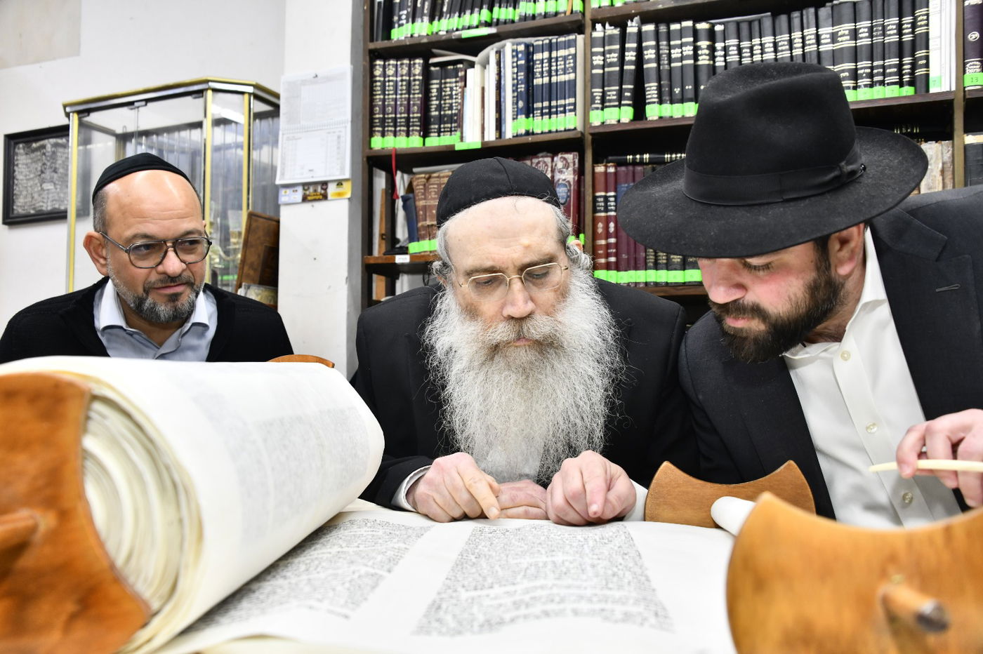 הכנסת ס"ת לחניכי הישיבות בטלז סטון