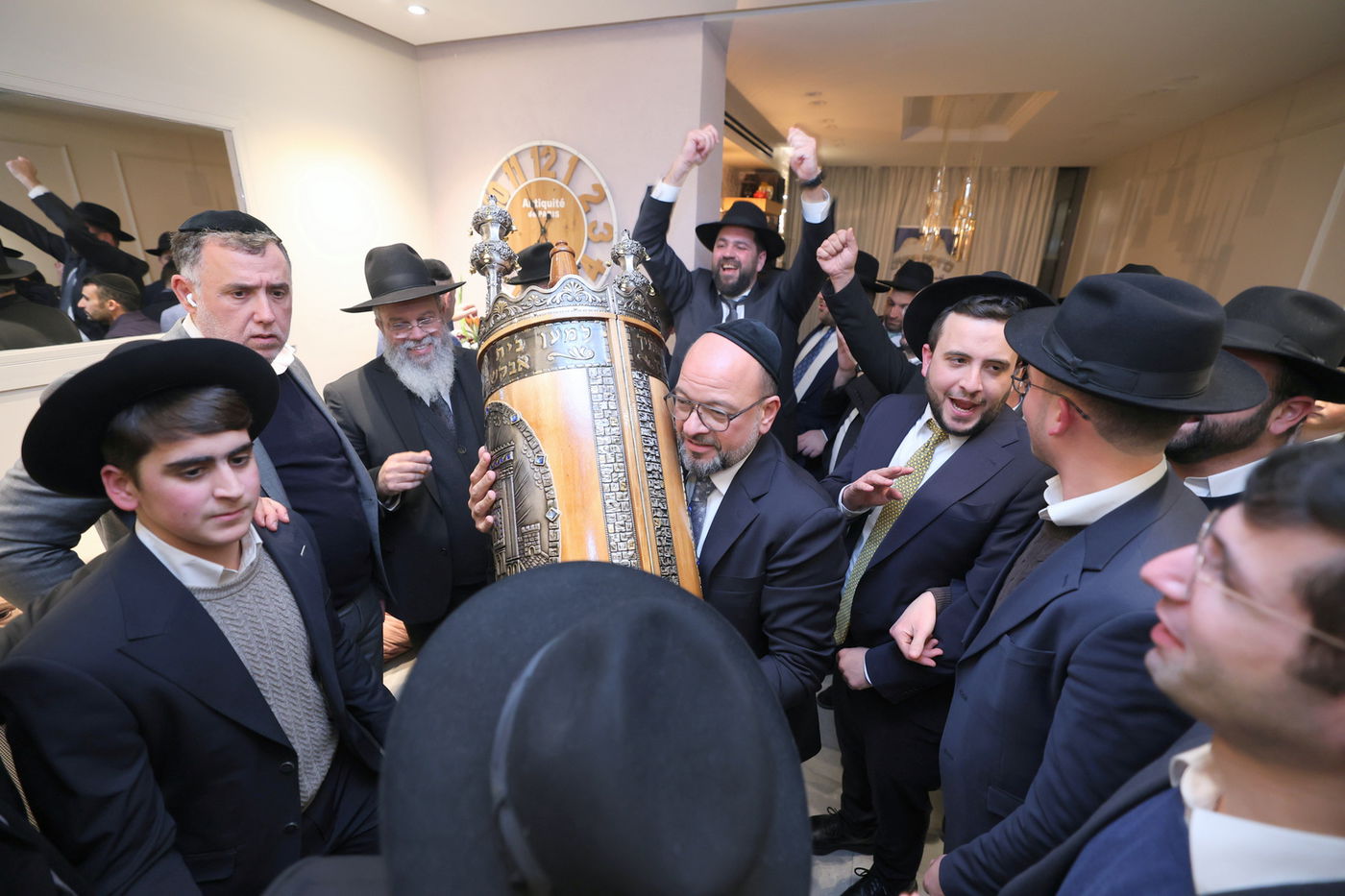 הכנסת ס"ת לחניכי הישיבות בטלז סטון