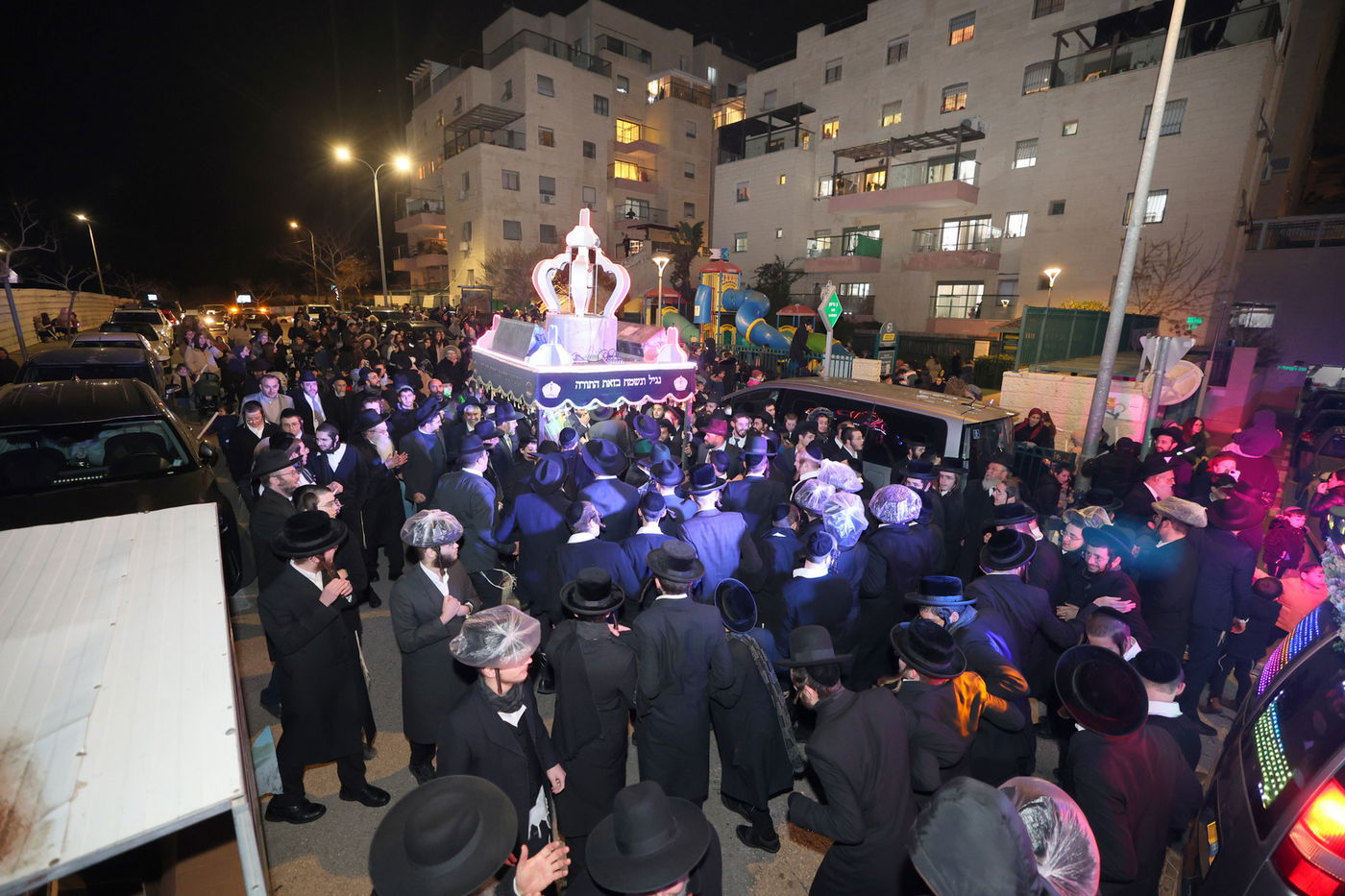 הכנסת ס"ת לחניכי הישיבות בטלז סטון