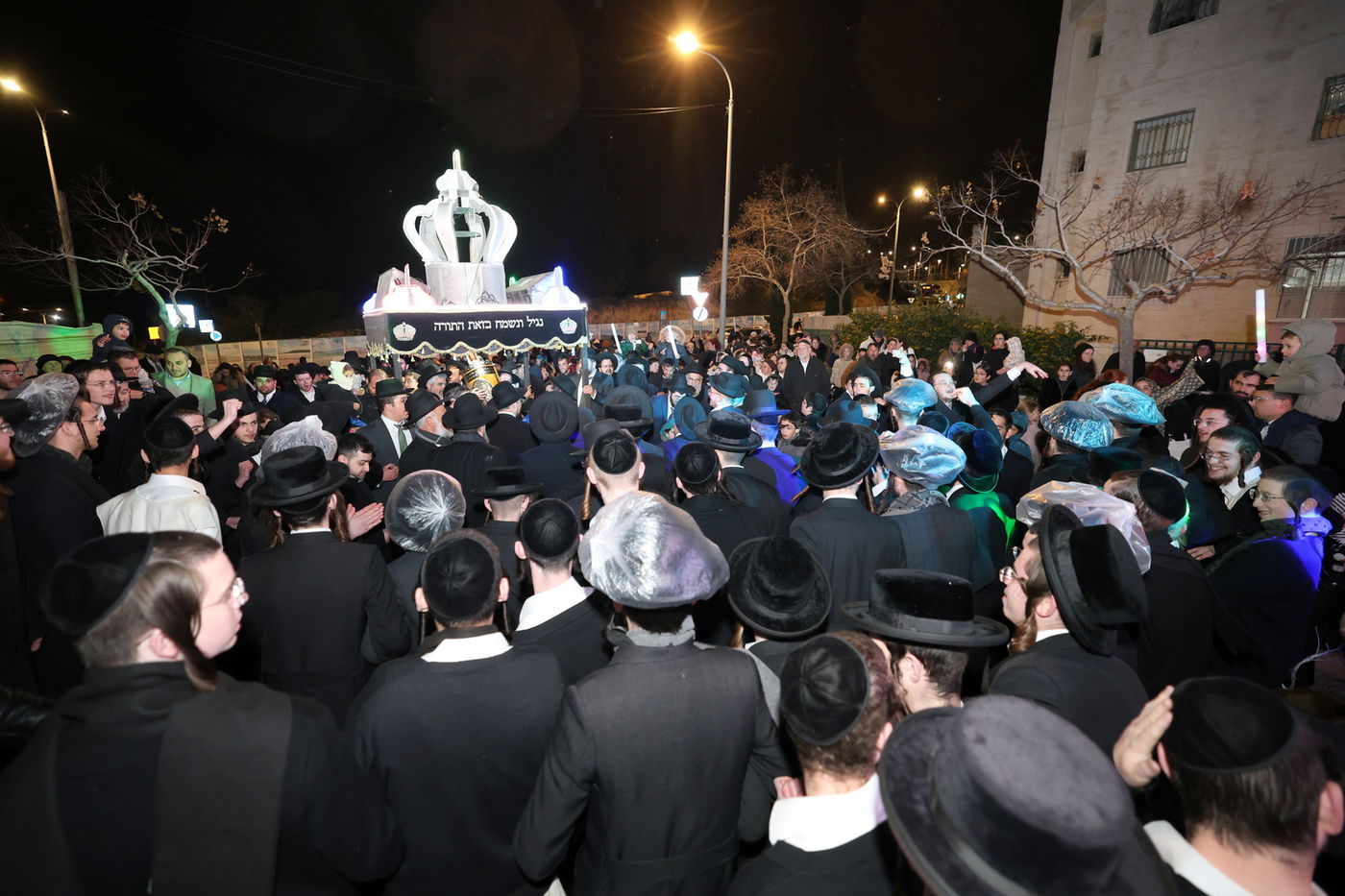 הכנסת ס"ת לחניכי הישיבות בטלז סטון