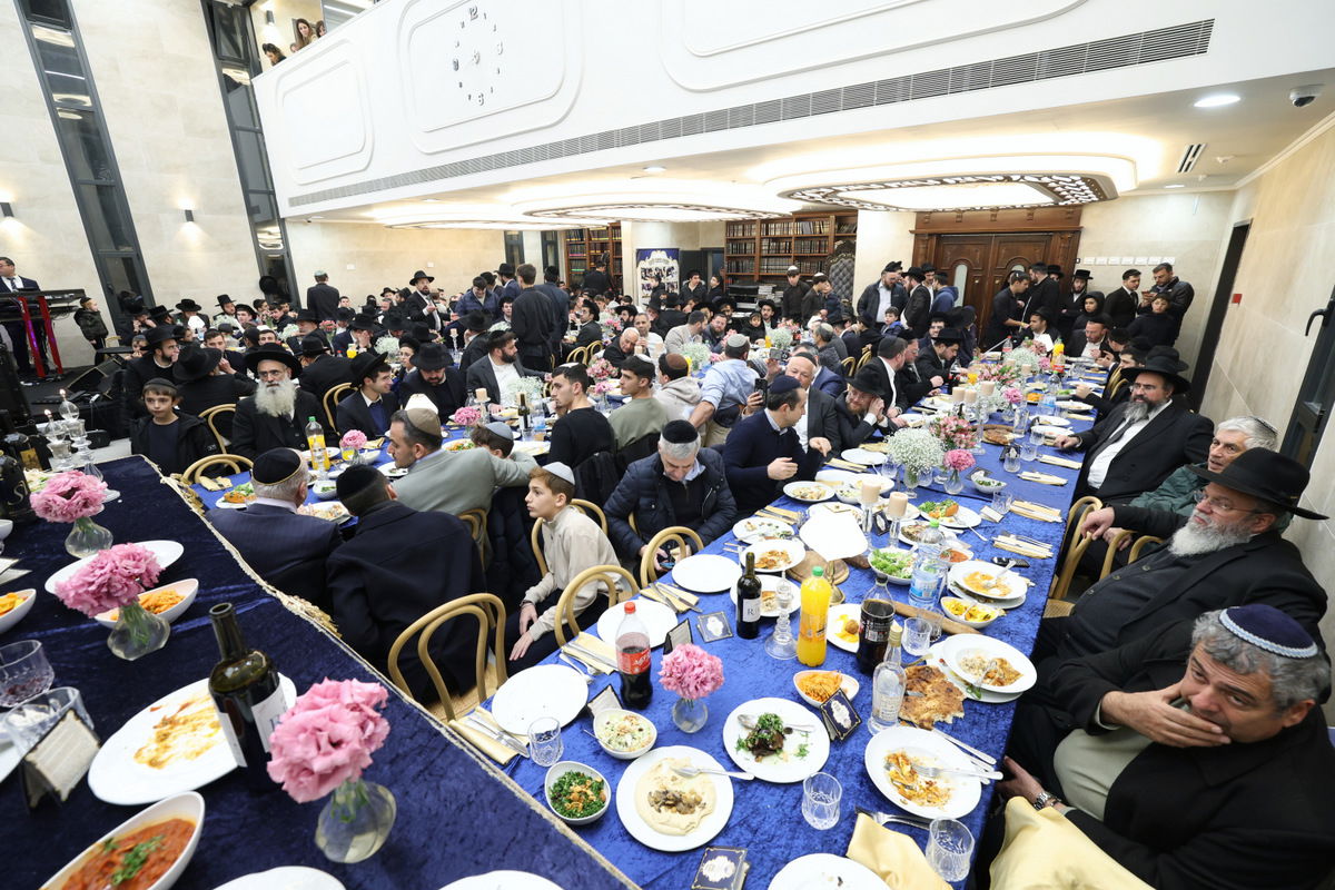 הכנסת ס"ת לחניכי הישיבות בטלז סטון