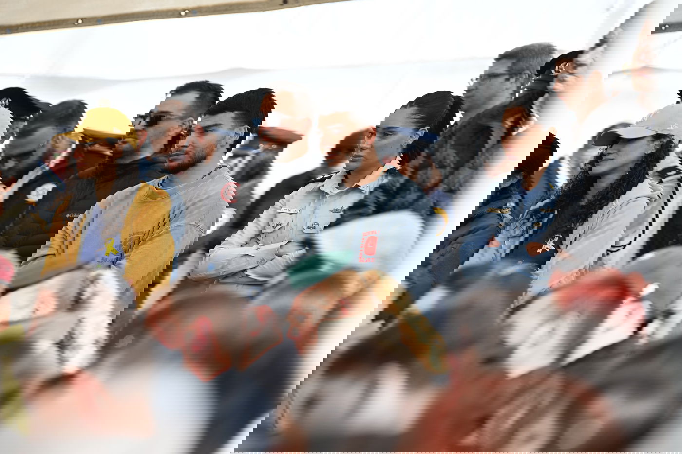 חטופים שחזרו הגיעו במיוחד: 21 רגעים מההלוויה המרגשת לרן גואילי