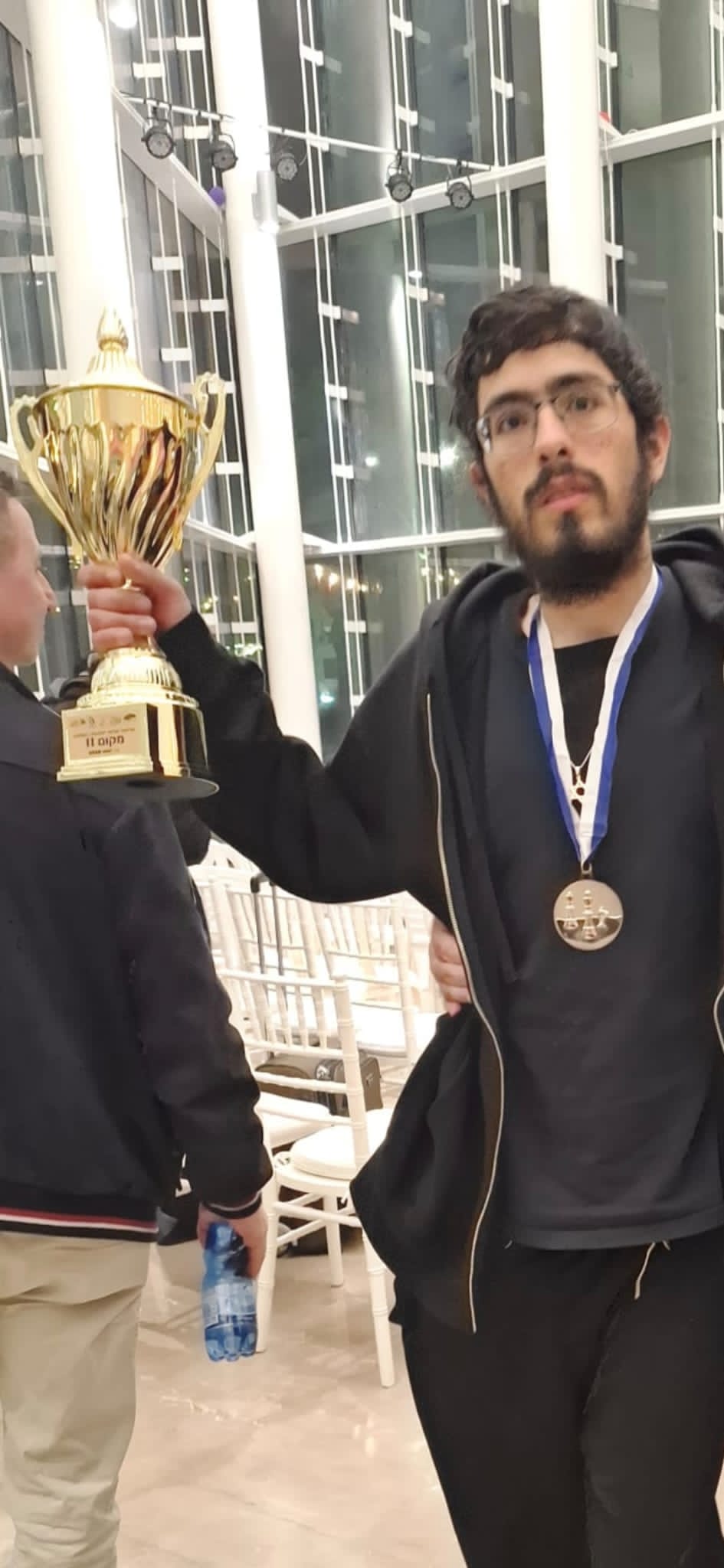 רב אמן בשחמט ישעיה צדקיה בן ה-22