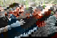 חטופים שחזרו הגיעו במיוחד: 21 רגעים מההלוויה המרגשת לרן גואילי