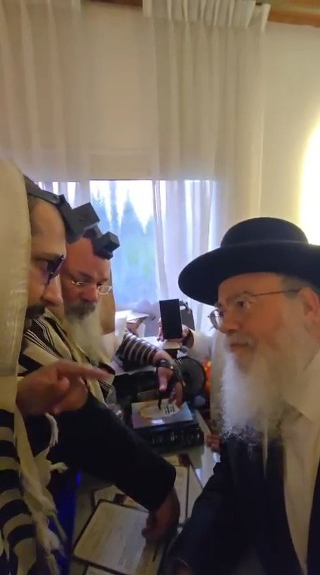 הגאון הרב שלמה סניור בשיחה עם הגאון הינוקא