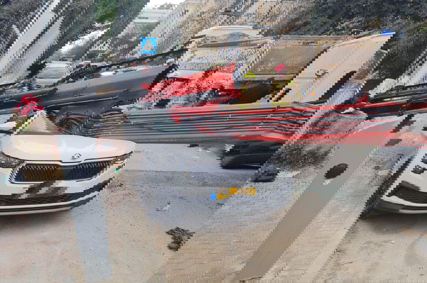 המנוף קרס על הרכב