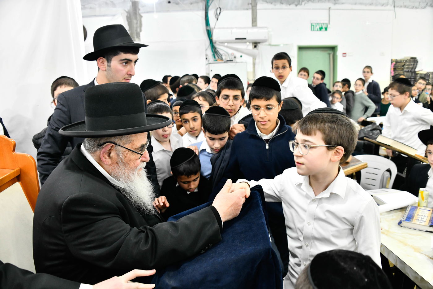 גדולי ישראל חיזקו את ילדי המשניות של קריית הרצוג