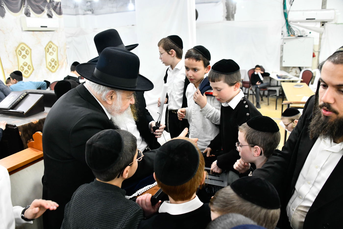 גדולי ישראל חיזקו את ילדי המשניות של קריית הרצוג