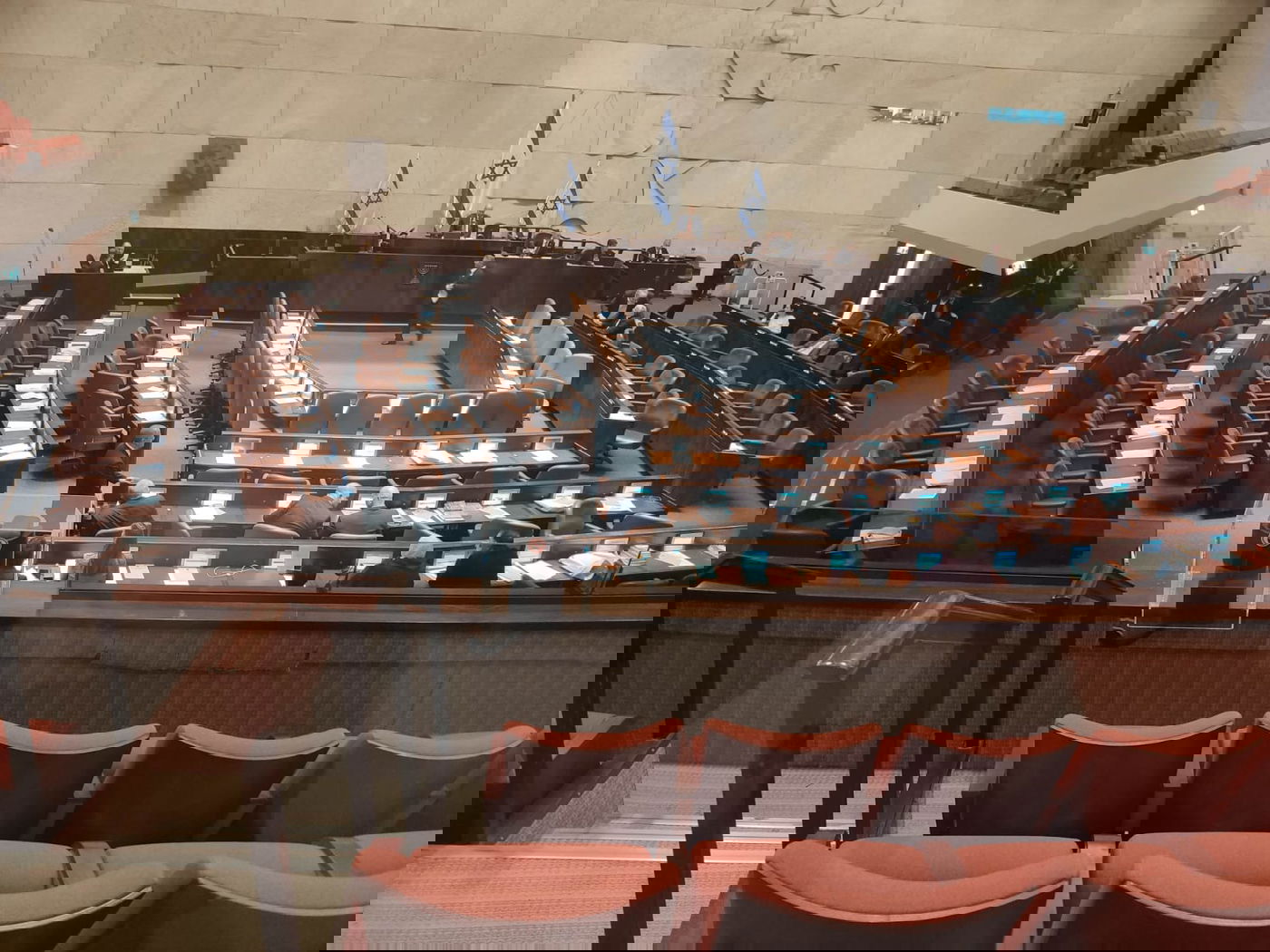 מליאת הכנסת מהיציע בלילות הדיונים הארוכים