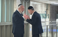 דנים על הגיוס. אריה דרעי ואורי מקלב בכנסת