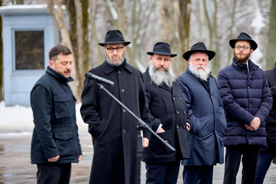 זלנסקי לצד הרבנים החרדים: "במקום הזה נרצחו עשרות אלפים"