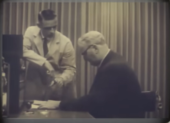 "זה חיוני לחלוטין שתמשיך" -  ג'ון וויליאמס, מורה לביולוגיה במהלך הניסוי