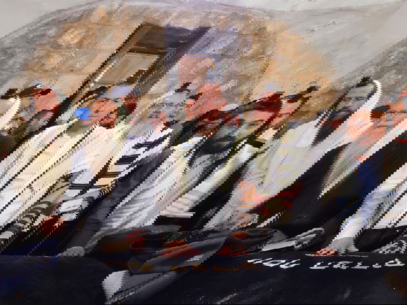 קבר יוסף, הבוקר